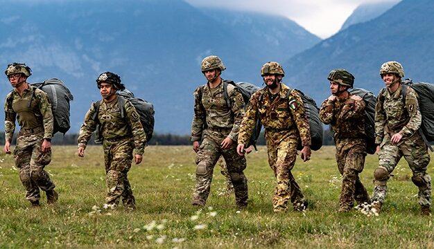 Чому держави Заходу обговорюють можливість відправлення своїх військ до України