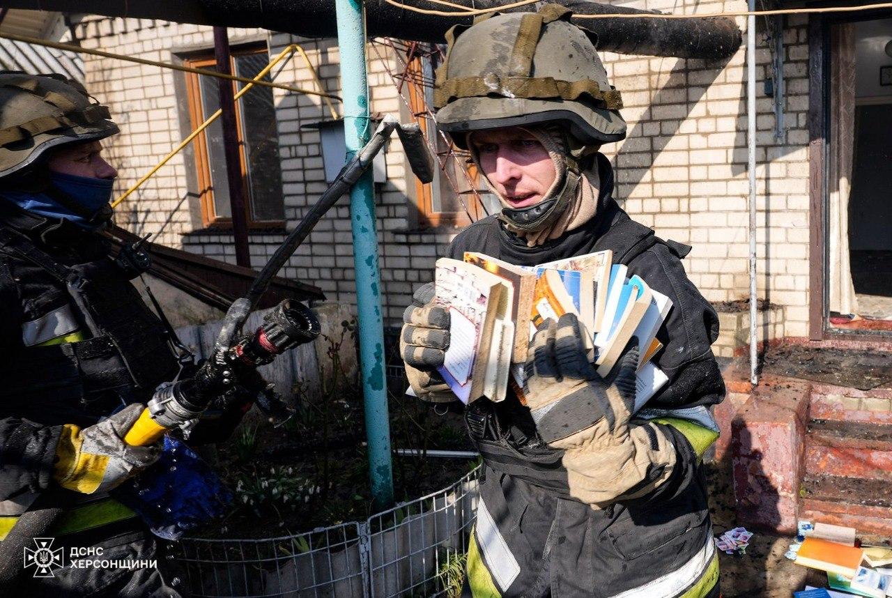 У Херсоні снаряд прилетів у будинок — сім’я дивом врятувалася