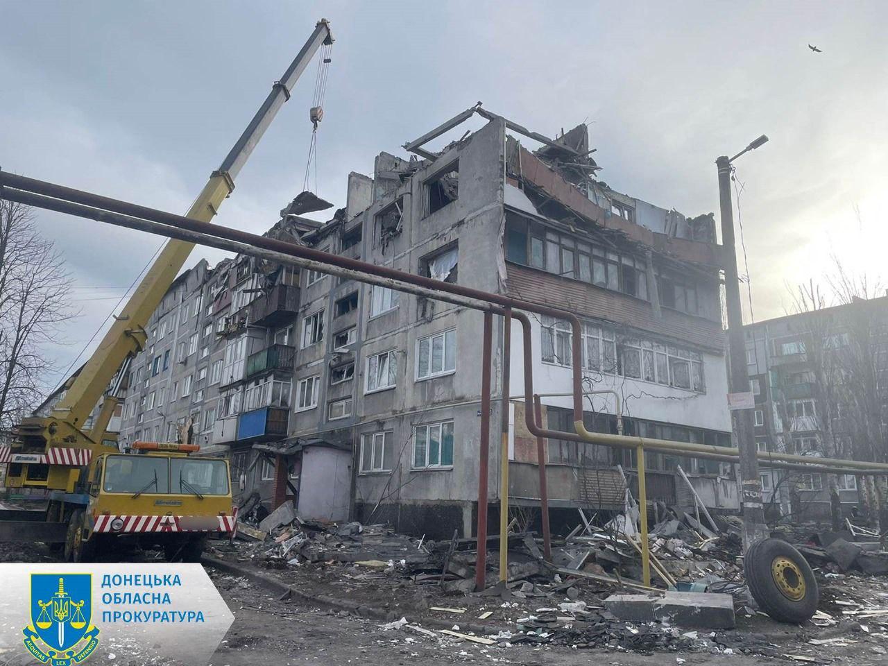 Росіяни скинули авіабомбу на житловий будинок у Мирнограді
