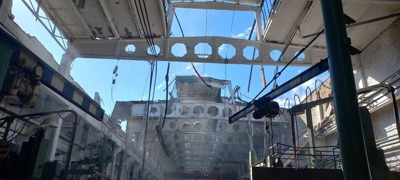 Авіаудар по Сумах: окупанти влучили у завод, який працював на Росію