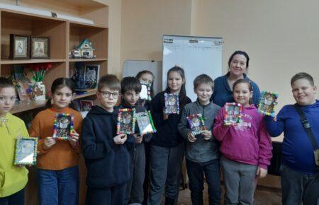 Професія — фахівець соціальної роботи: чим вони займаються та як впливають на дитячі долі