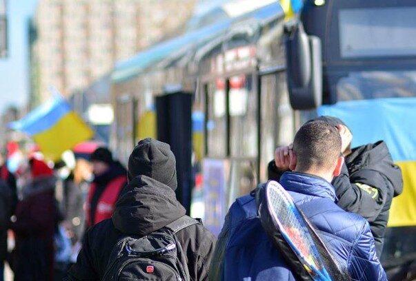 Понад 11 тисяч людей уже евакуювали з трьох районів Харківщини