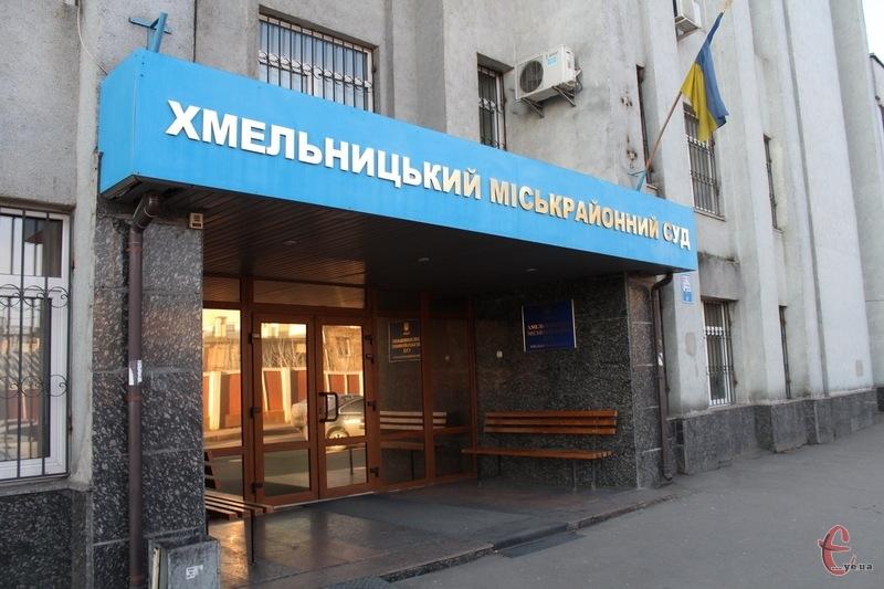 Хмельницький суд дозволив першим двом засудженим мобілізуватись