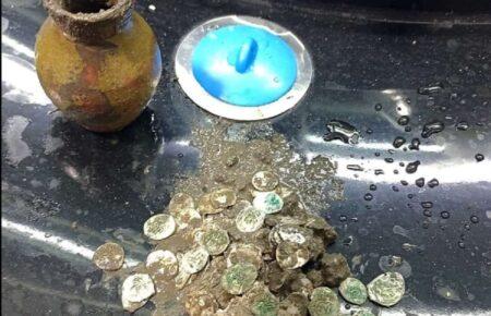 Під Одесою знайшли горщик зі скарбами Кримського ханства