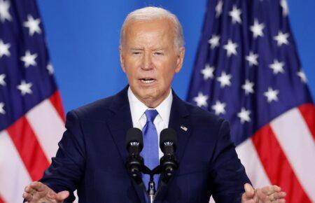 «Поки маю таку честь» — на тлі закликів Байден заявив, що не піде у відставку