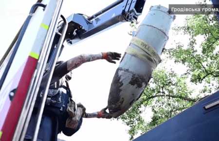 Сапери знешкодили 500-кілограмову авіабомбу у селі на Донеччині (ВІДЕО)