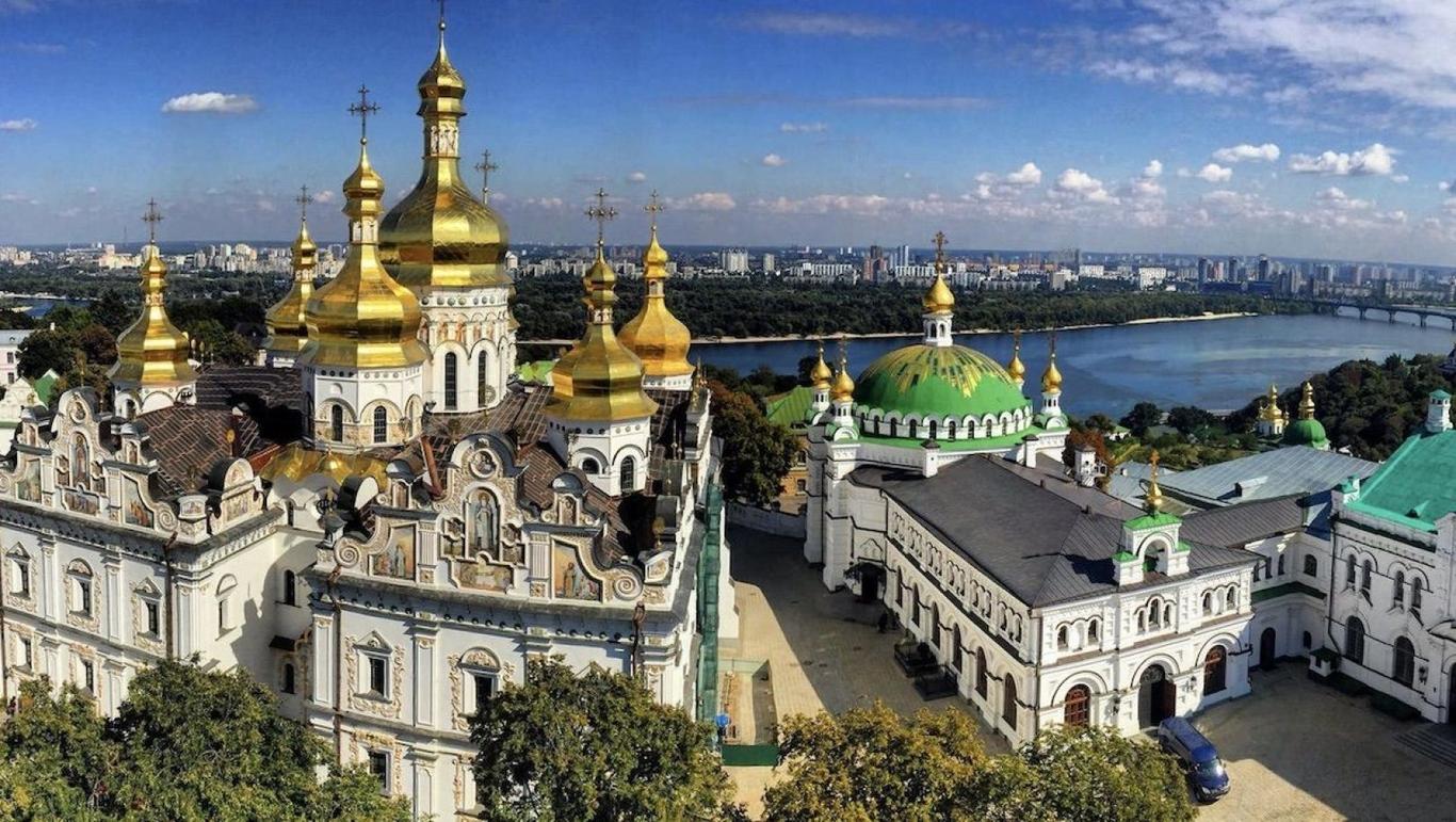 Зеленський підписав закон про заборону діяльності в Україні релігійних організацій, пов’язаних з Росією