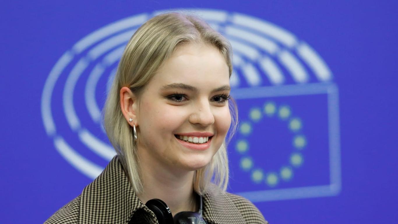 Times: Донька Навального працює в передвиборчій команді Камали Гарріс