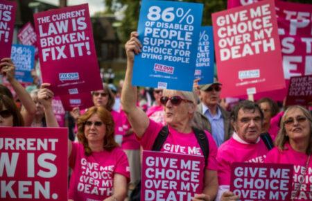 Евтаназія в Британії: парламент схвалив законопроєкт