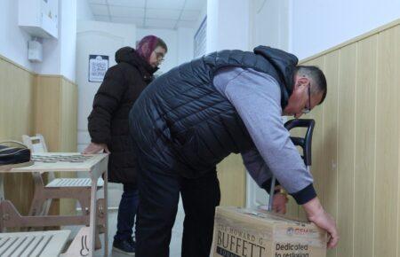 Вільні разом: у Кропивницькому працює центр допомоги переселенцям з Херсонщини