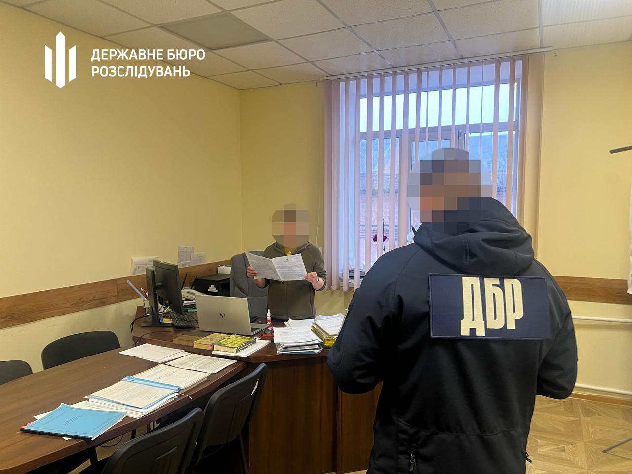 Працівниця Вінницького ТЦК з колегою побила чоловіка, який не хотів відмовлятися від бронювання