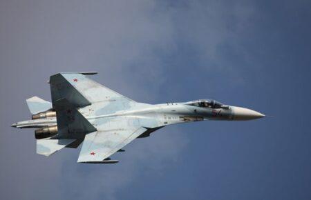 Невідомі у РФ знищили винищувач СУ-27УБ на аеродромі «Армавір» (ВІДЕО)