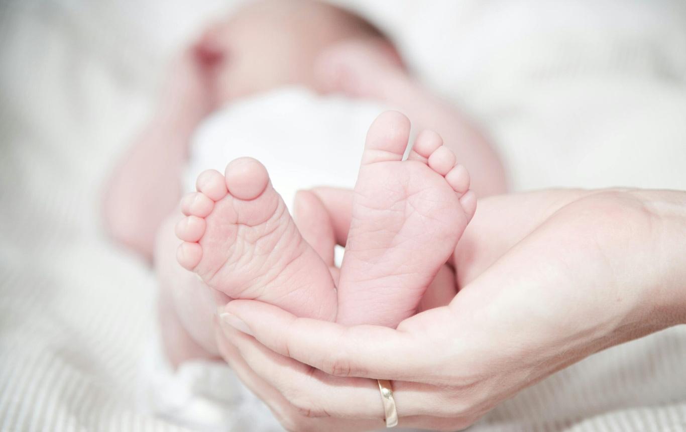 ВР підтримала законопроєкт про підвищення виплат за народження дитини: нардеп розповів подробиці