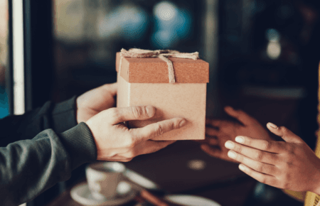 Что такое «пебблинг» и как он может укрепить ваши отношения