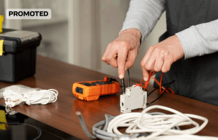 Кто поможет с бытовыми проблемами: электрик, сантехник или мастер на час