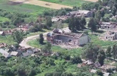 Околиці звільненої Кіндратівки на Сумщині завалені тілами російських окупантів: село звільнили ще у липні