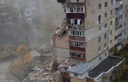 Вибух газу у Хмельницькому зруйнував частину багатоповерхівки (ФОТО)
