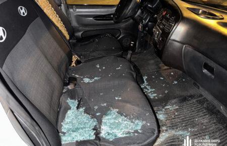 П’яний поліцейський в Одесі розбив прикладом автомата скло в автомобілі ТЦК