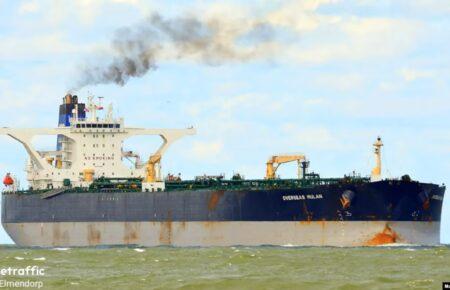 США захопили танкер під прапором РФ, який переслідували два тижні: поруч були російські військові