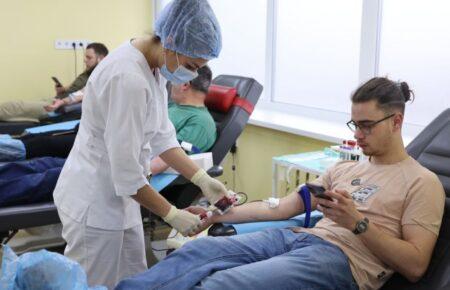 Військові й далі мають проблеми з надходженням крові: які причини