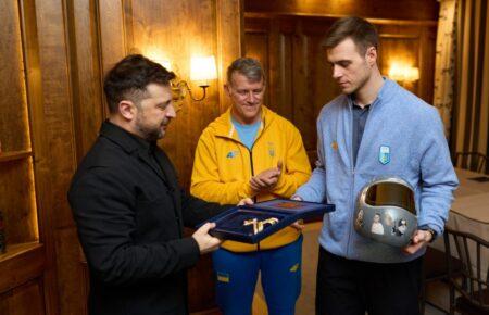 Президент зустрівся з скелетоністом Владиславом Гераскевичем і нагородив його орденом Свободи