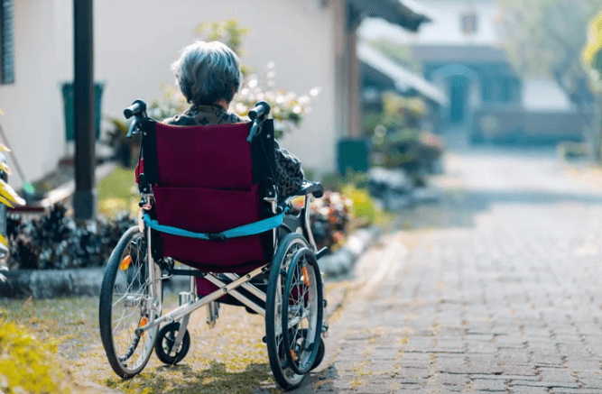 Маломобільні люди та доступ до соціальних послуг: яка реальність