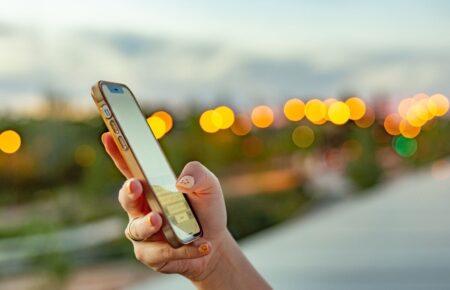 Цифрова окупація: як Росія намагається контролювати українців через додатки і месенджери.