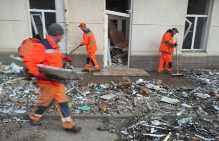 Одеса: окупанти влучили в житловий будинок та пологовий, є загиблий, поранені 11