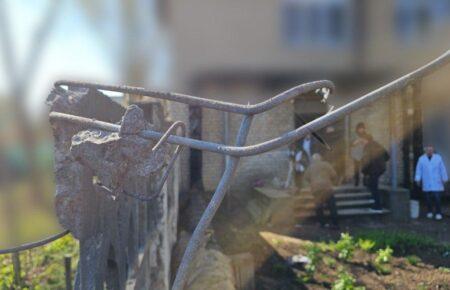 Окупанти атакували медзаклад у Центральному районі Херсона: постраждали четверо працівників лікарні