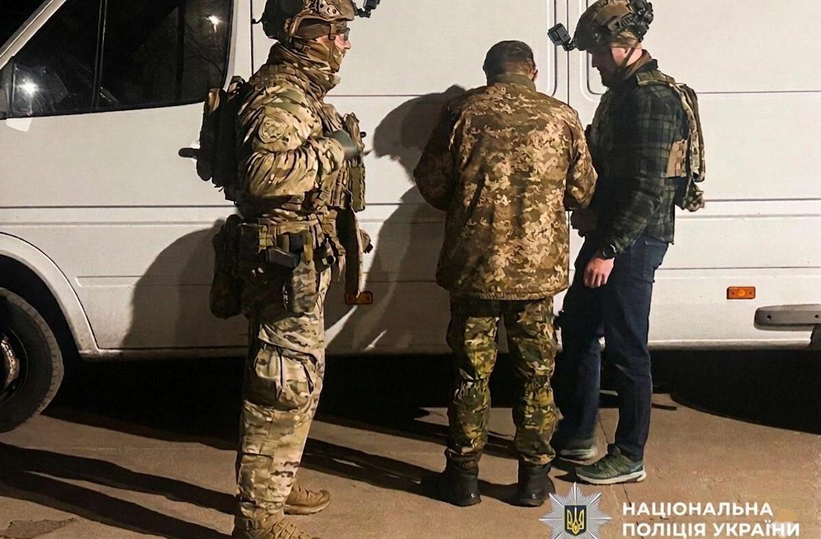 У Рівному чоловік погрожував підірвати гранати: його затримали після трьох годин перемовин — поліція