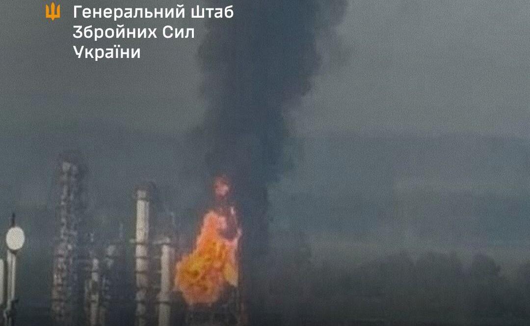 Пожежа на НПЗ та інші ураження: Генштаб розповів деталі ударів по об'єктах РФ