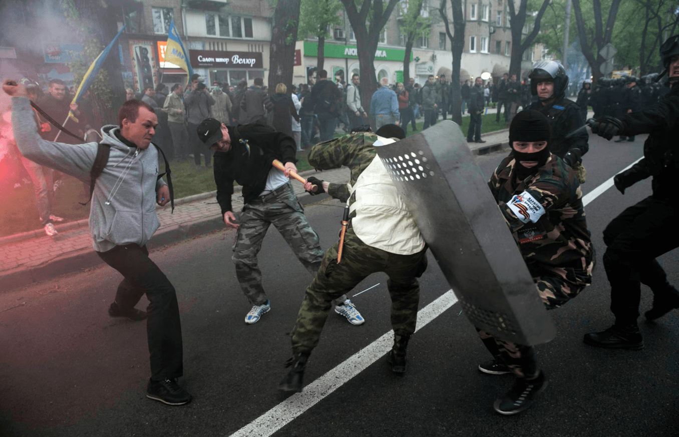 Як відбувалося протистояння українського та окупаційного рухів у Донецьку 2014 року