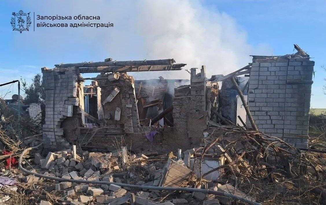 Одна людина загинула, ще 16 — поранені внаслідок ворожих атак на Запоріжжя та Запорізький район