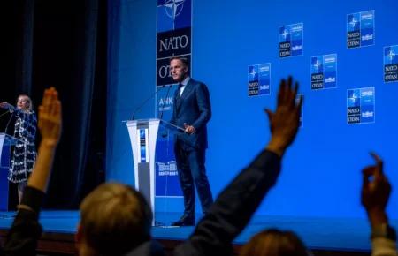 Марк Рютте порівняв НАТО з футбольною командою