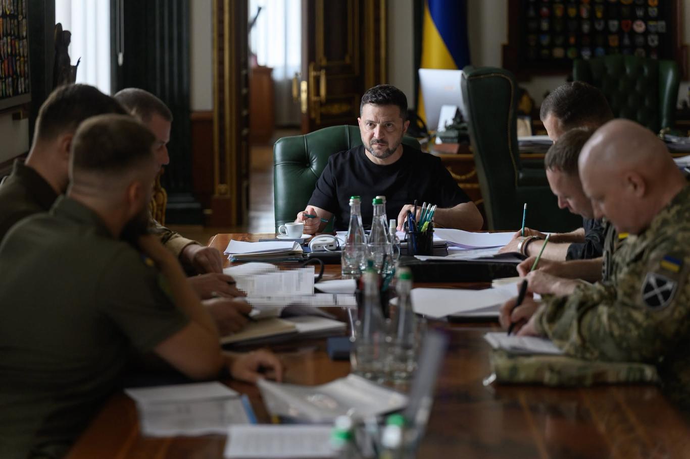 Зеленський провів нараду щодо дипстрайків