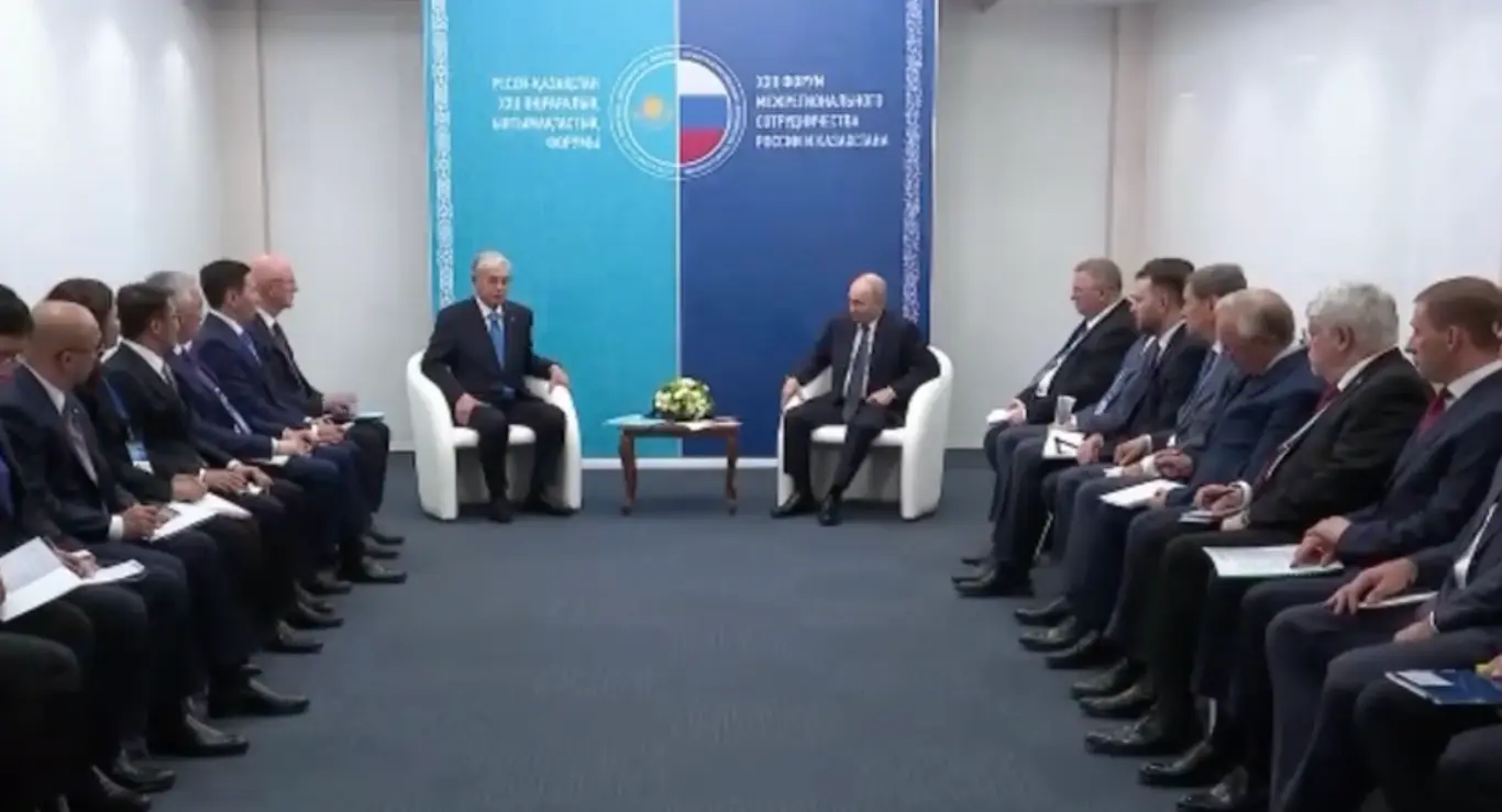 Президент Казахстану закликав Путіна заморозити війну в Україні: її природа незрозуміла