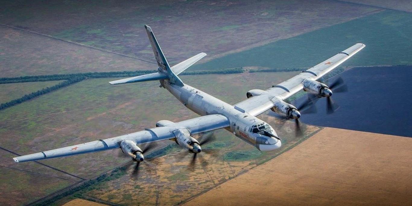 СБУ знищила стратегічний бомбардувальник Ту-95 у російському Енгельсі (ВІДЕО)