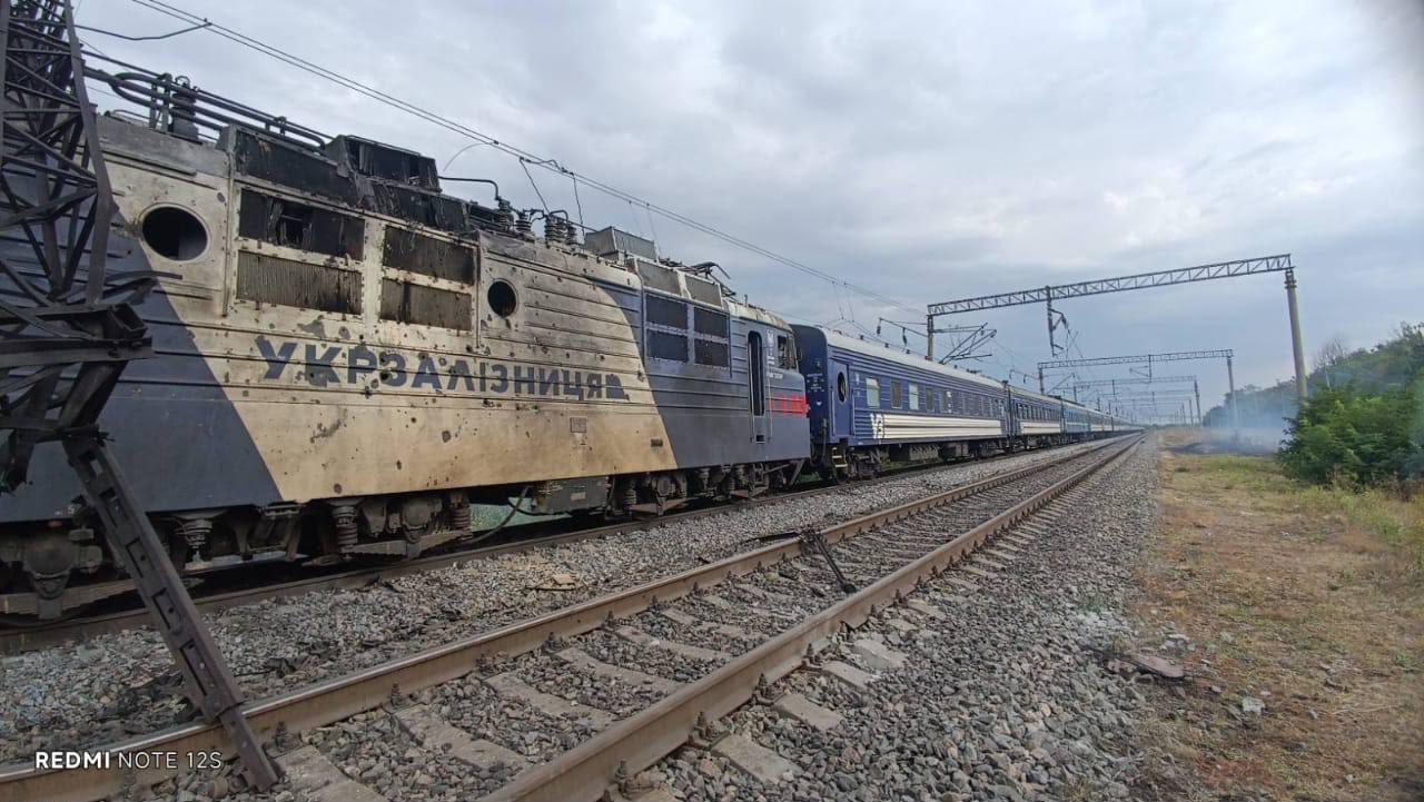 Росіяни повторно вдарили по пасажирському потягу на Одещині (ФОТО)