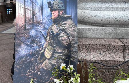 У Києві попрощалися з Олексієм Юковим — керівником пошукового загону «Плацдарм» (фоторепортаж Громадського радіо)