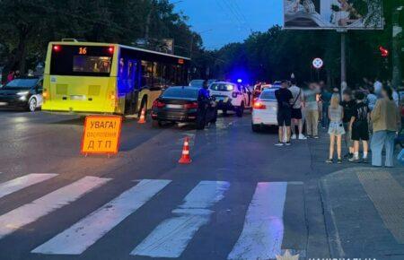 У Львові внаслідок наїзду двох автомобілів постраждали 8-річна дівчинка та її батько