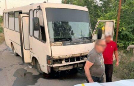 На Херсонщині росіяни вдарили по автобусу, є постраждалі