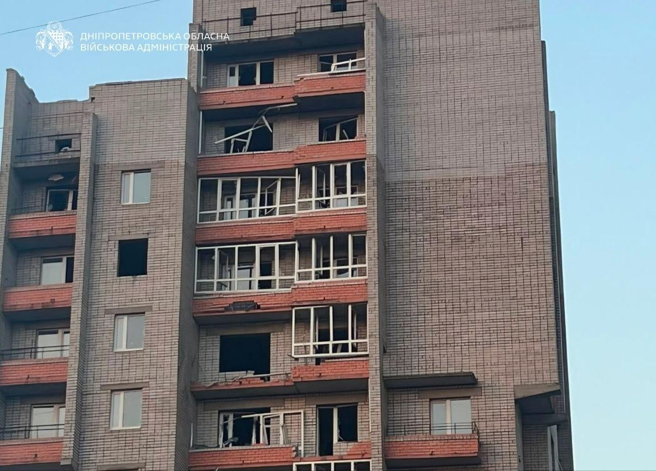 Росіяни з артилерії та дронів атакували два райони Дніпропетровщини, є поранені