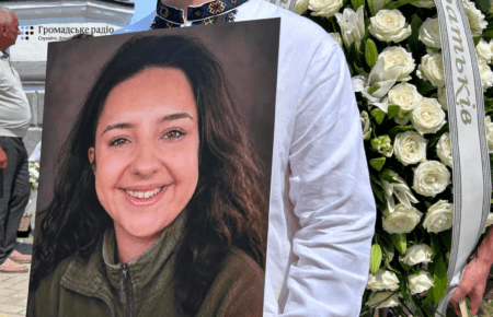 У Києві попрощалися з Віталіною Яровенко, яка загинула під час обстрілу 1 серпня (фоторепортаж)