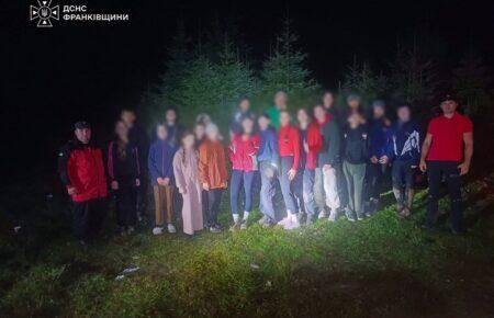 У Карпатах через негоду на Говерлі застрягли 33 туристів: рятувальники провели дві операції