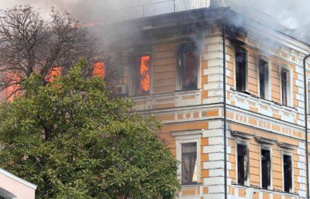 Росіяни вдарили дроном по будівлі НАН у Києві, є загиблі