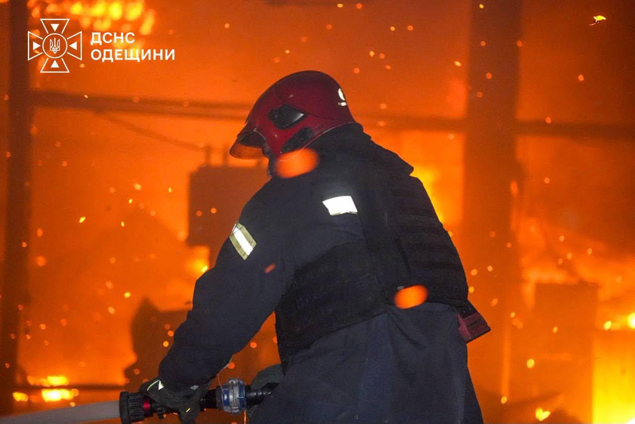 На Одещині росіяни двічі вдарили по рятувальниках